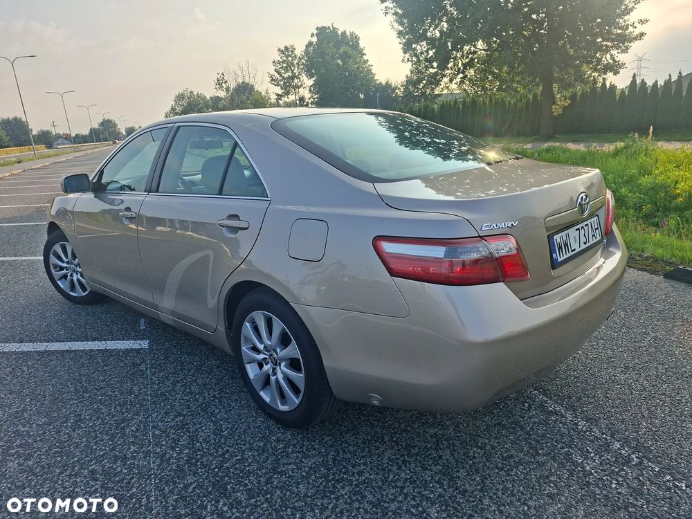 Toyota Camry - 7