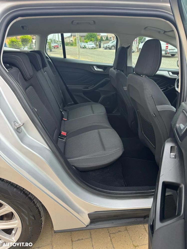 Ford Focus - 11