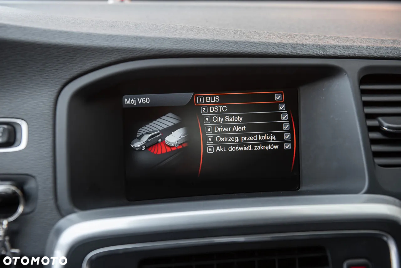 Volvo V60 D5 R-Design - 24