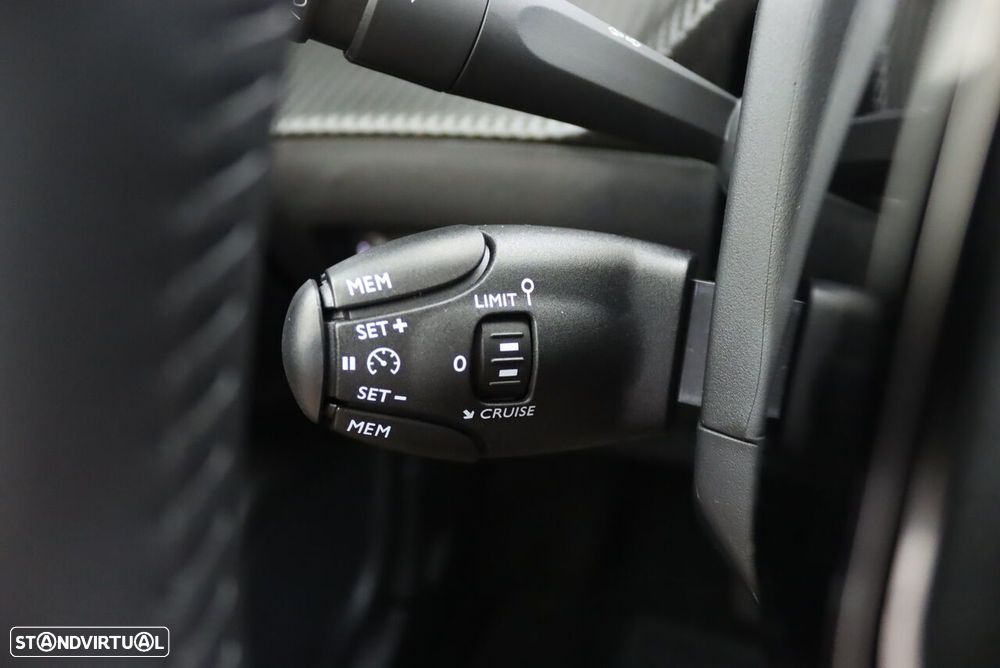 Peugeot e-2008 54 kWh Allure - 13