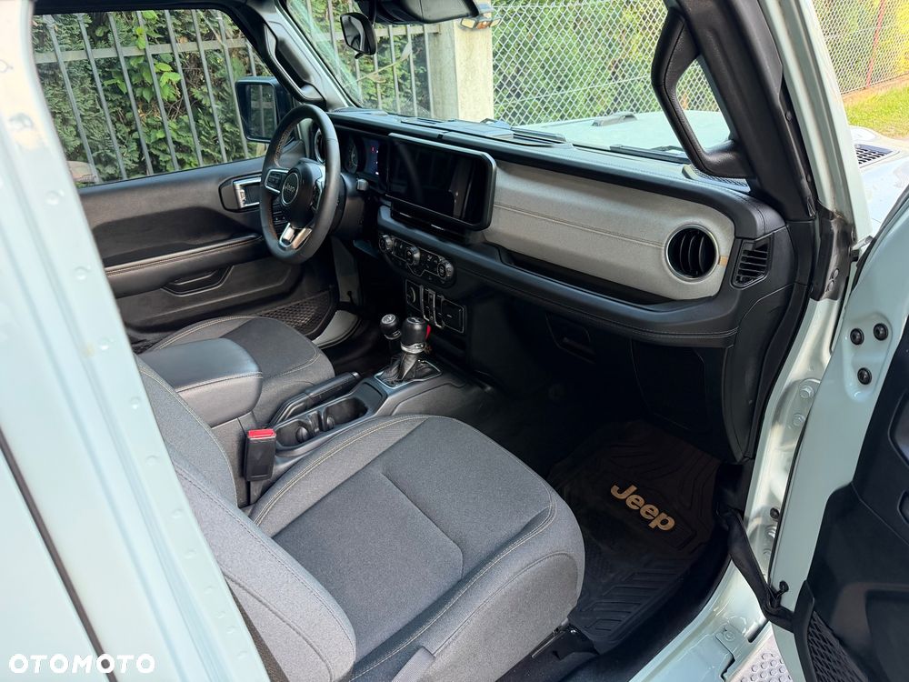 Jeep Wrangler - 23