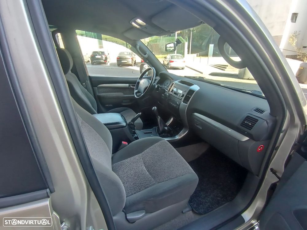 Toyota Land Cruiser D-4D Executive - 23