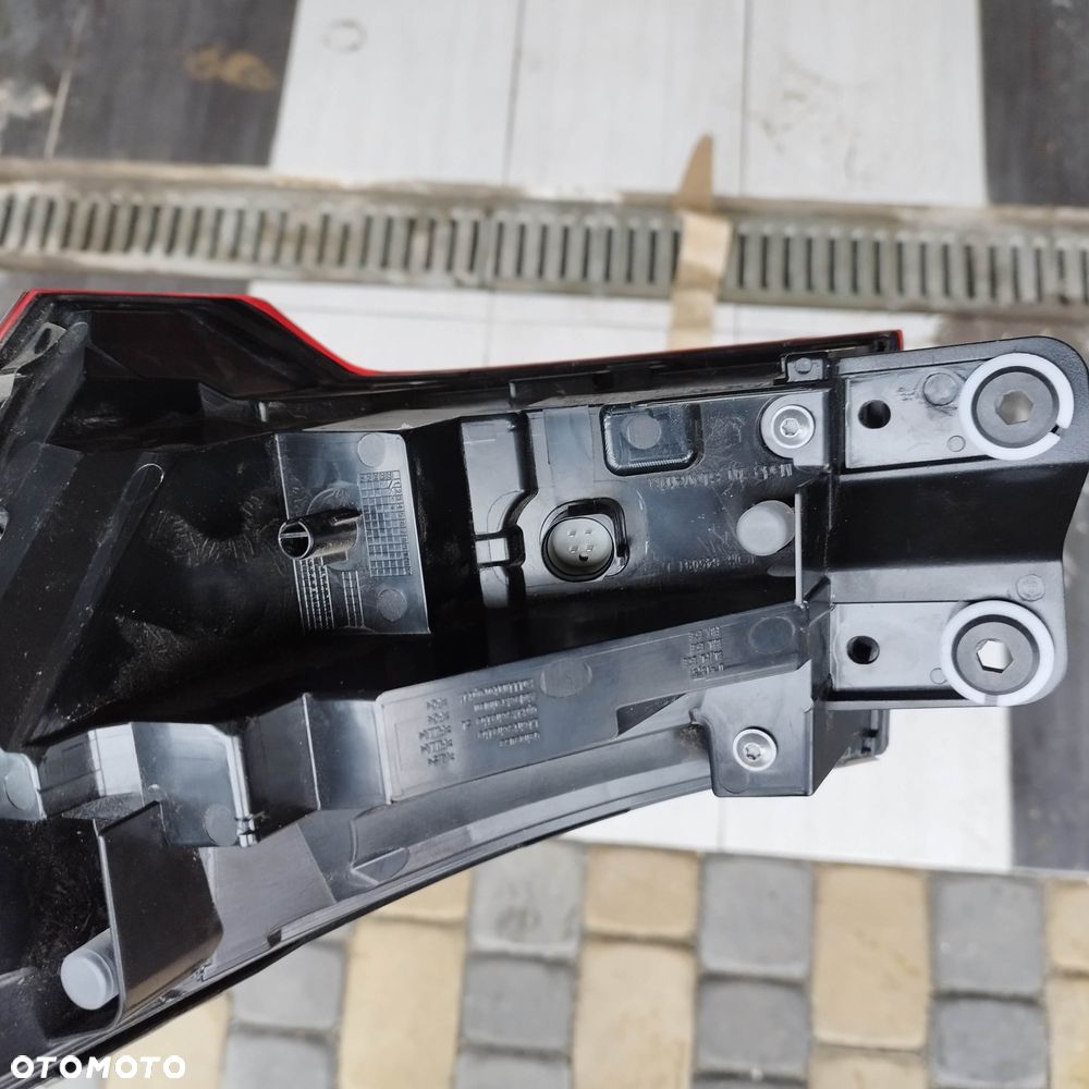 LAMPa tył lewa a6 c8 - 3