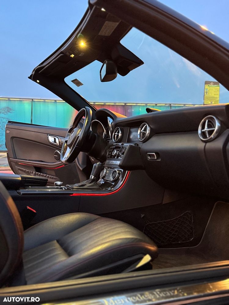 Mercedes-Benz SLK 250 (BlueEFFICIENCY) 7G-TRONIC - 20