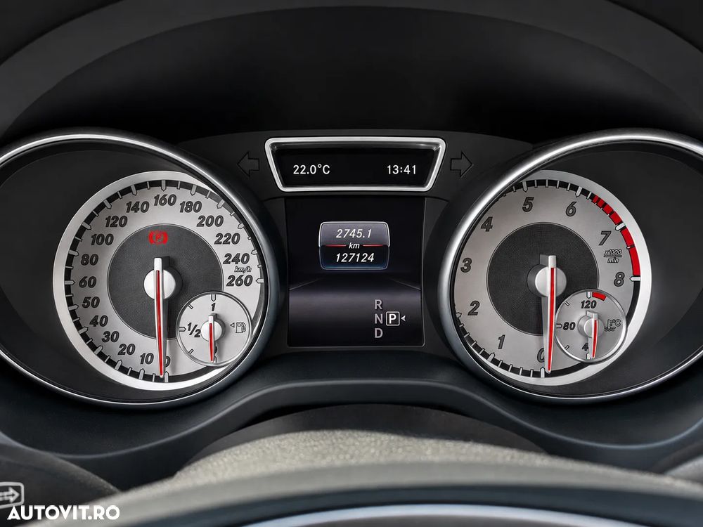 Mercedes-Benz GLA 180 7G-DCT Urban - 16