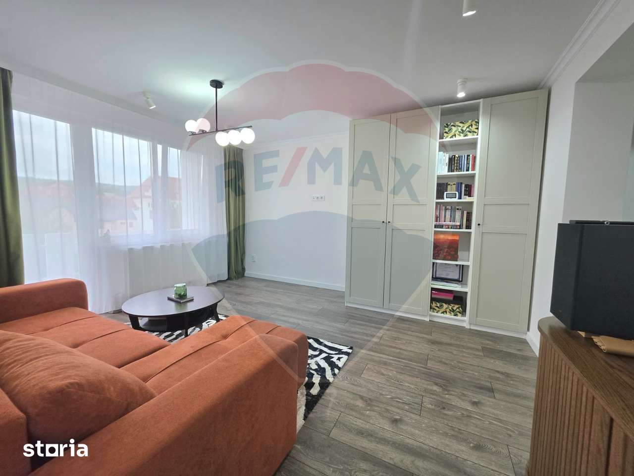 Apartament cu 3 camere de vânzare în zona Centrala Tarnaveni - Imagine principală: 4/19