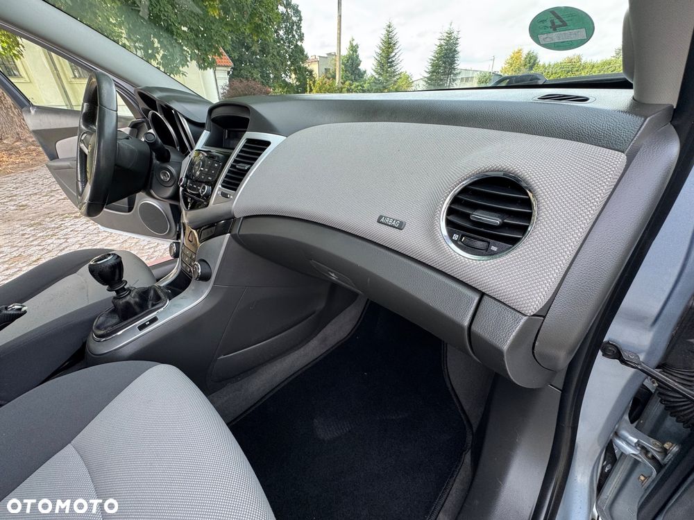 Chevrolet Cruze - 37