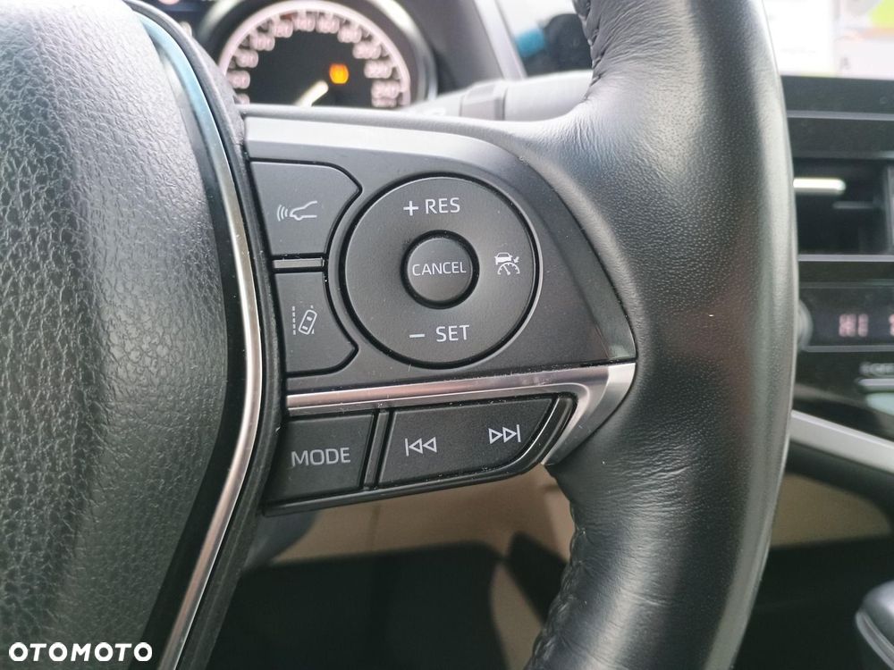 Toyota Camry 2.5 Hybrid Executive CVT - 21