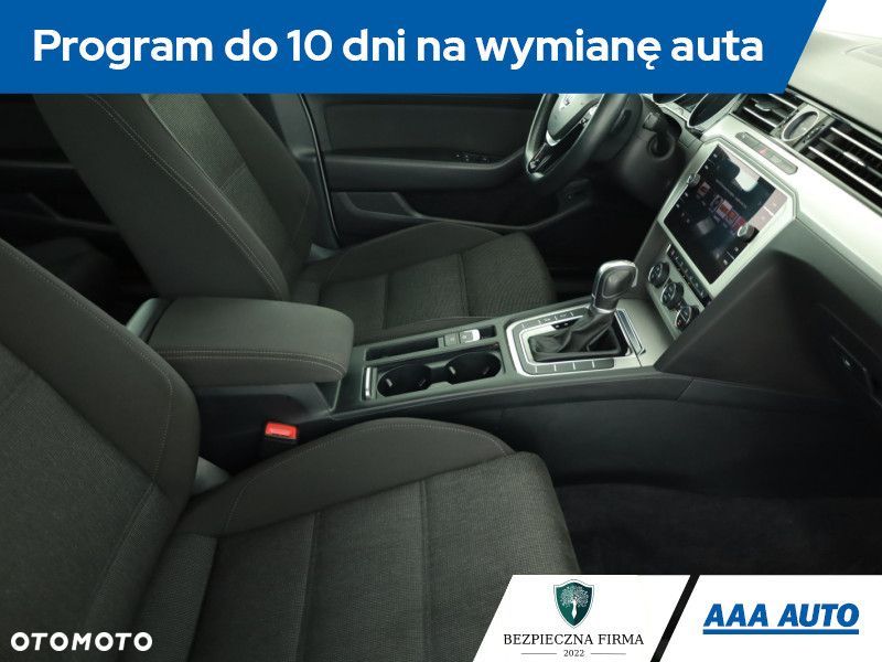 Volkswagen Passat - 8