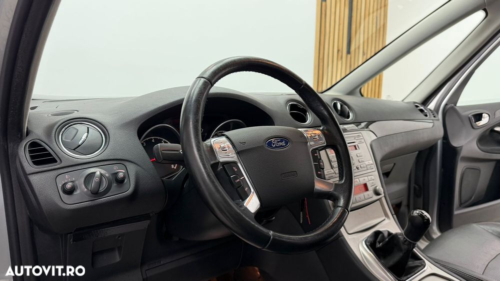 Ford Galaxy 2.0 Ghia - 19