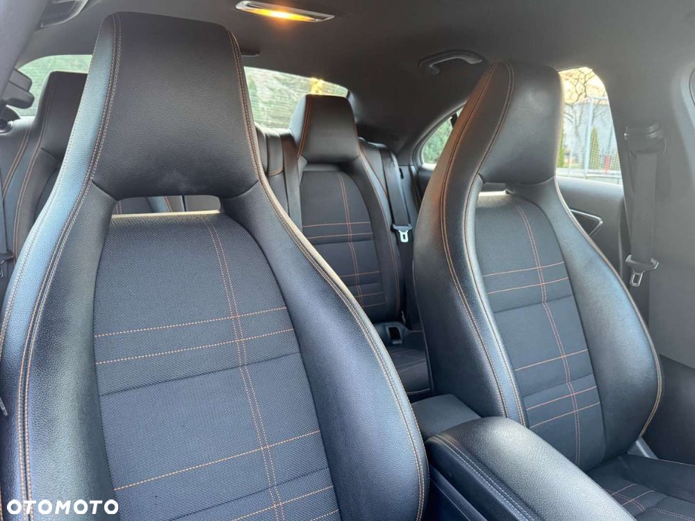 Mercedes-Benz CLA 200 7G-DCT Orange Art Edition - 29