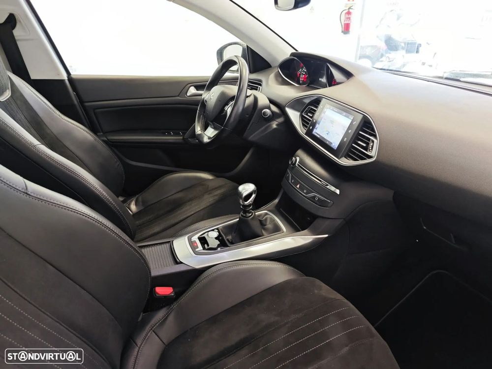 Peugeot 308 1.2 PureTech Allure Pack - 16