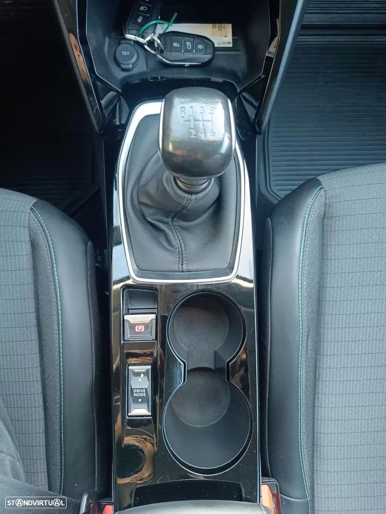 Peugeot 2008 1.5 BlueHDi Allure Pack EAT8 - 19