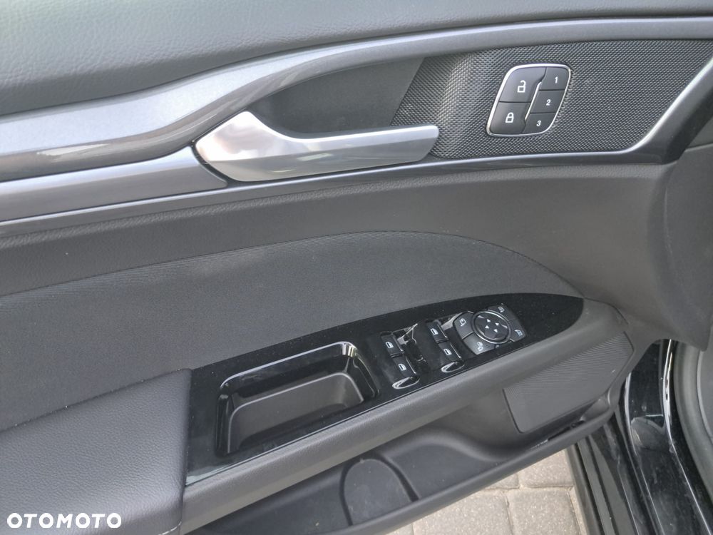 Ford Mondeo 2.0 EcoBlue Titanium - 28