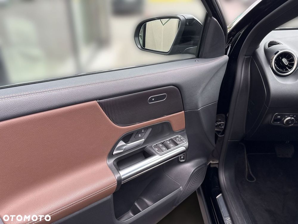 Mercedes-Benz GLA 200 - 10