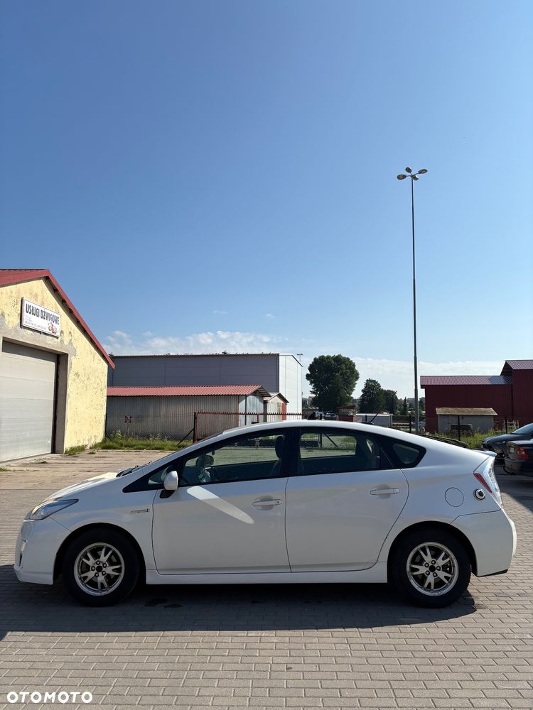 Toyota Prius - 4
