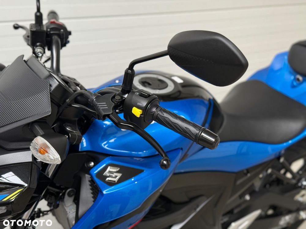 Suzuki GSX - 24