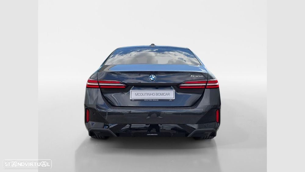 BMW 530 e Pack Desportivo M - 8