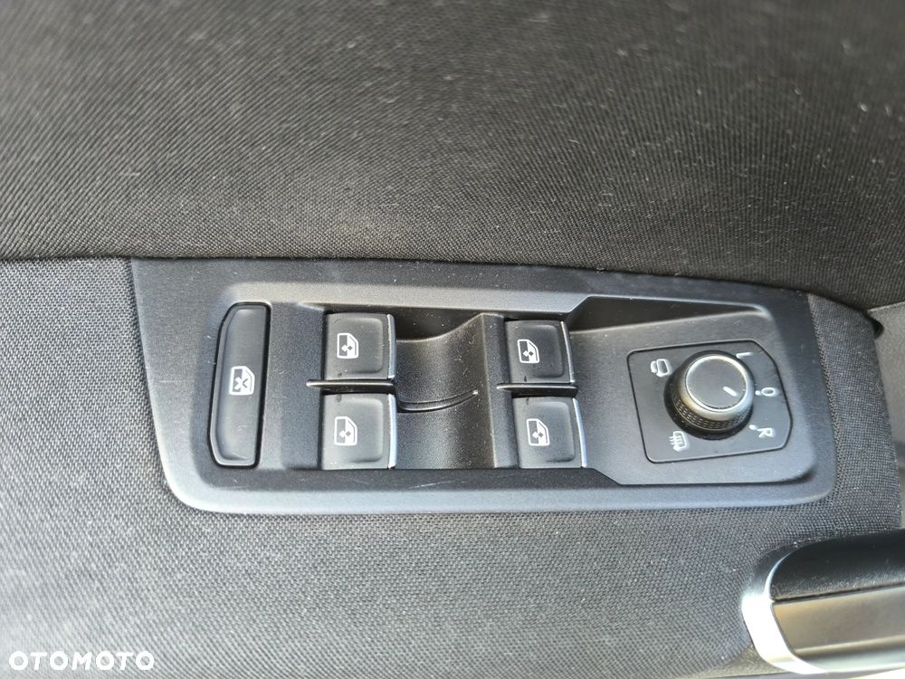 Volkswagen Touran 2.0 TDI BMT Comfortline DSG - 16