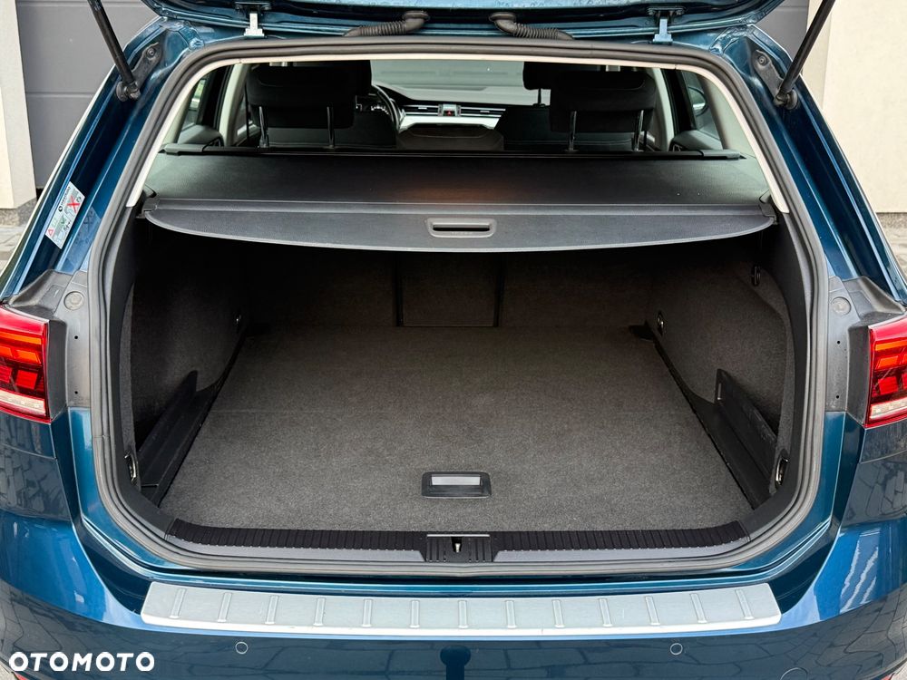 Volkswagen Passat 2.0 TDI SCR DSG Comfortline - 23
