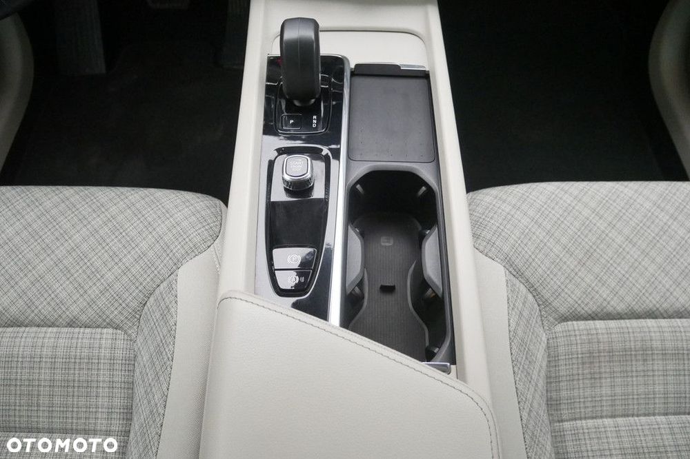 Volvo XC 60 B5 B AWD Core - 11