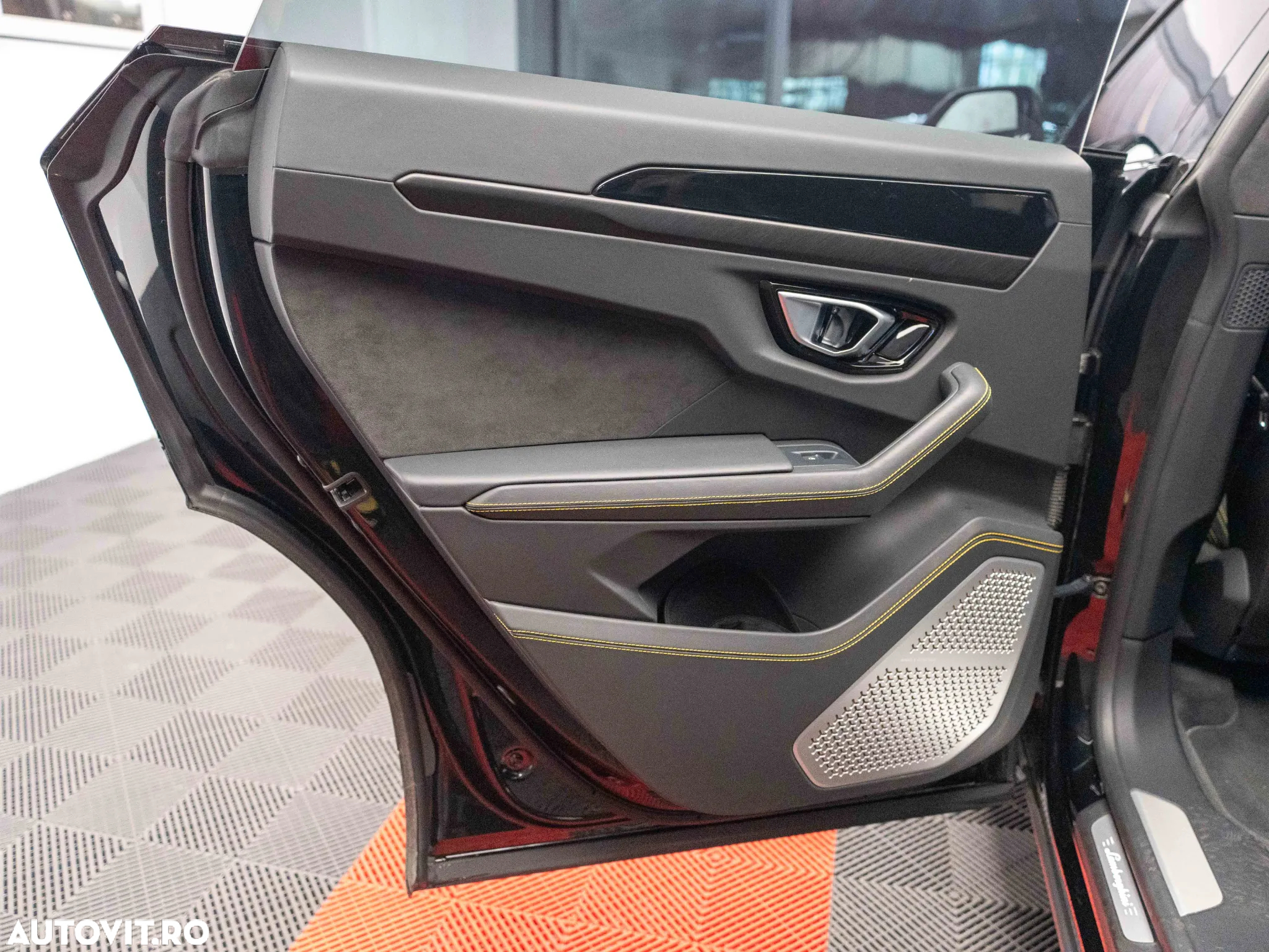 Lamborghini URUS Standard - 27
