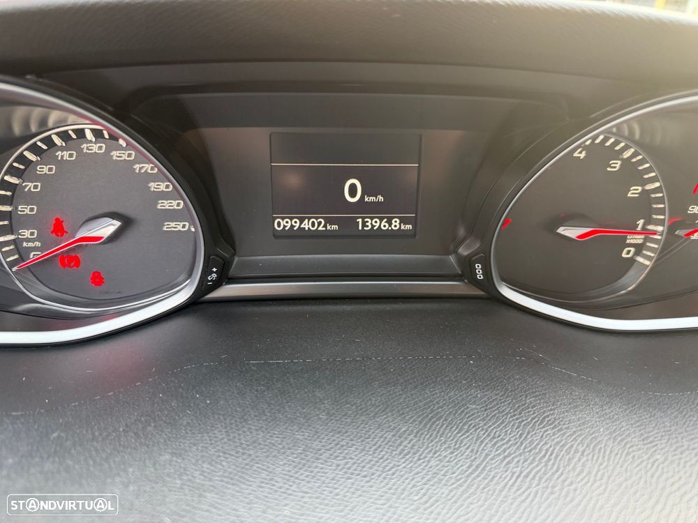 Peugeot 308 SW 1.2 PureTech Allure Pack - 14