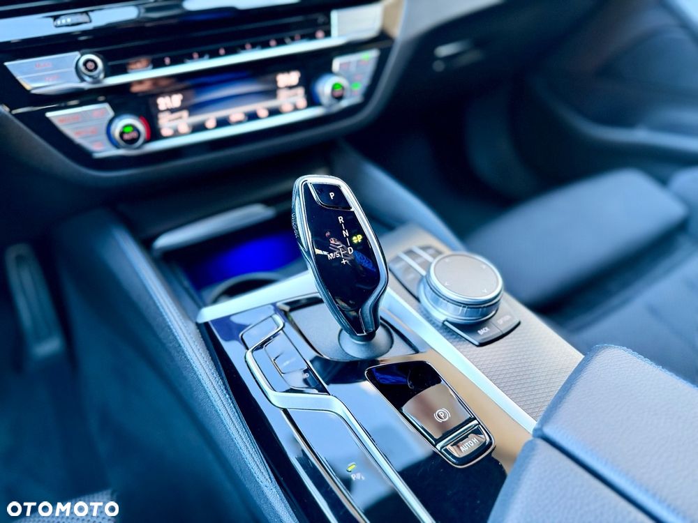 BMW Seria 5 520d xDrive Touring M Sport Edition - 24