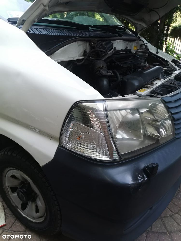 Toyota HIACE - 13