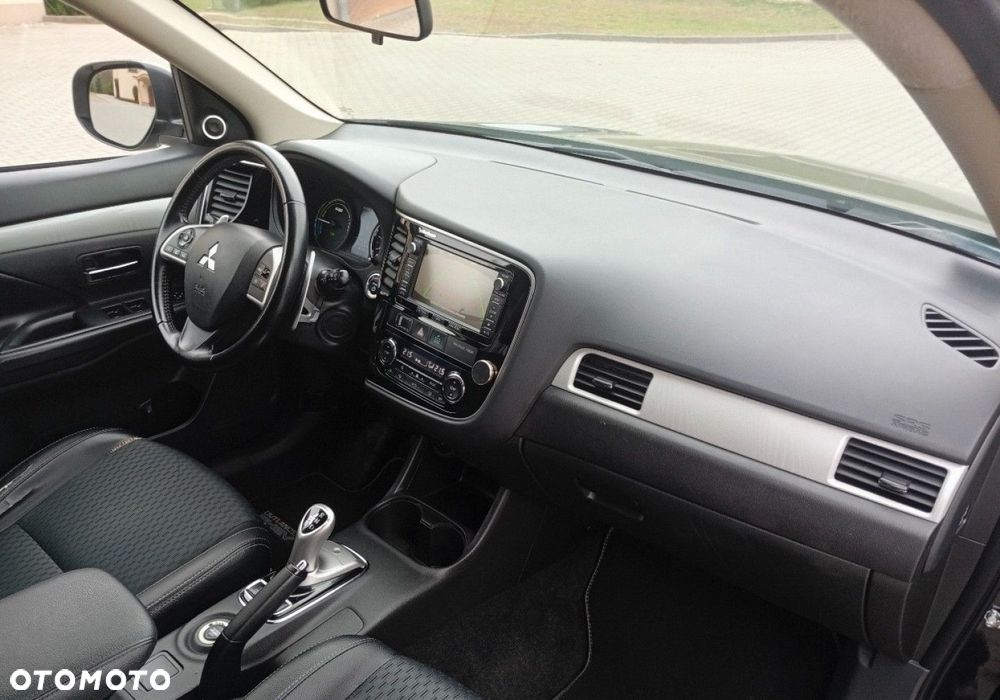Mitsubishi Outlander - 14
