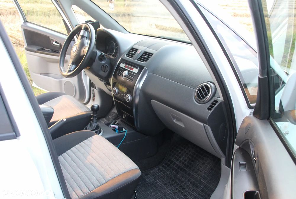 Suzuki SX4 2.0 DDiS 4x2 Comfort - 10