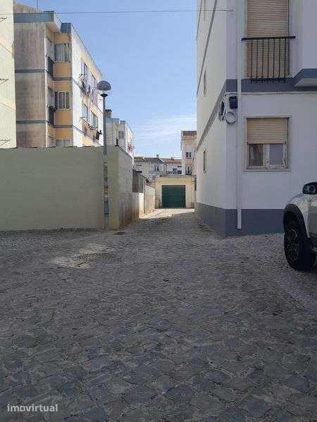 Garagem com acesso direto à rua - Grande imagem: 4/4