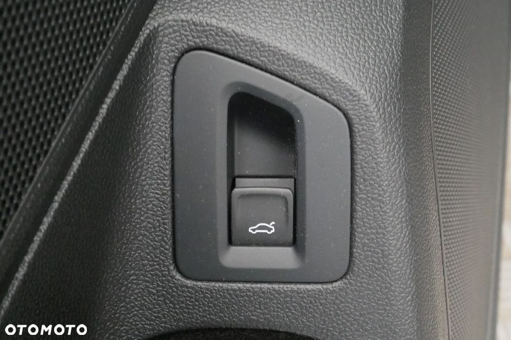 Volkswagen Passat Variant 2.0 TSI Business DSG - 17