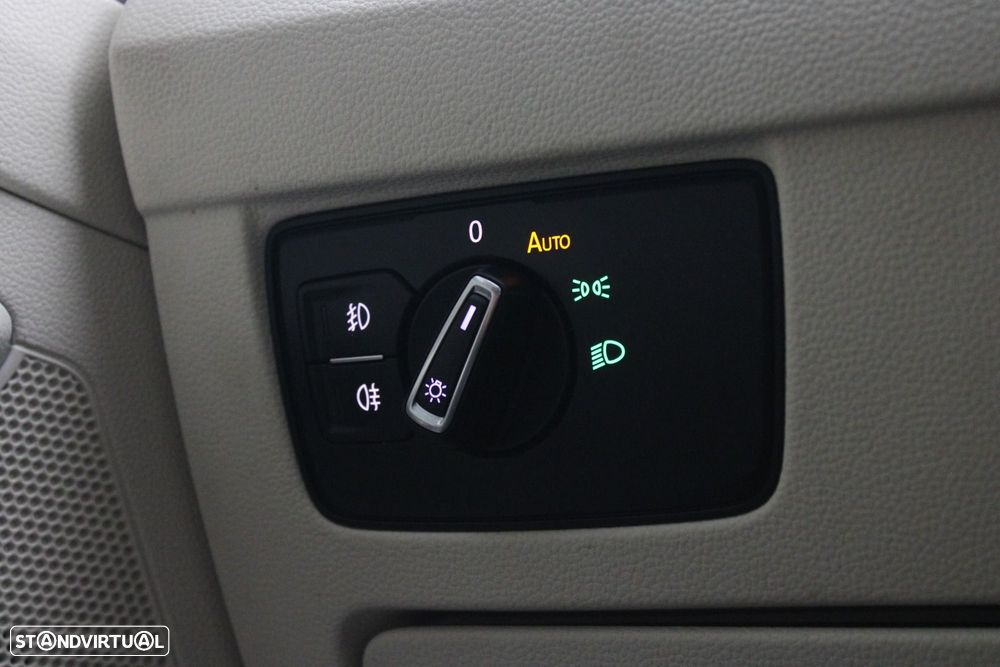 VW Passat Variant 2.0 TDI Highline DSG - 39