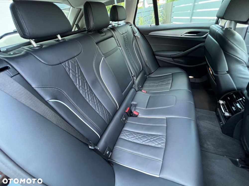 BMW Seria 5 540i xDrive Luxury Line - 38