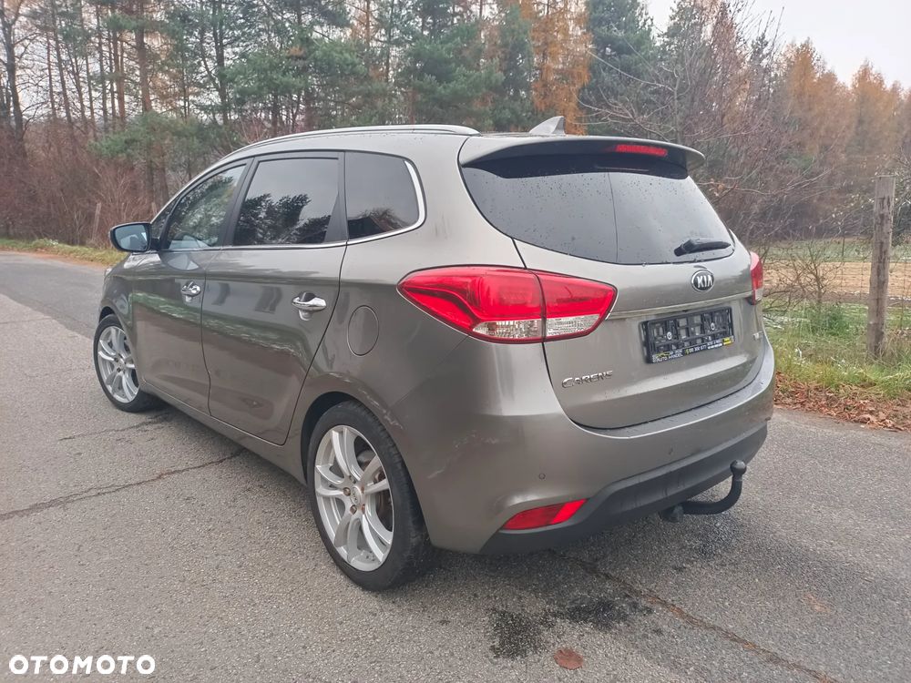 Kia Carens - 2