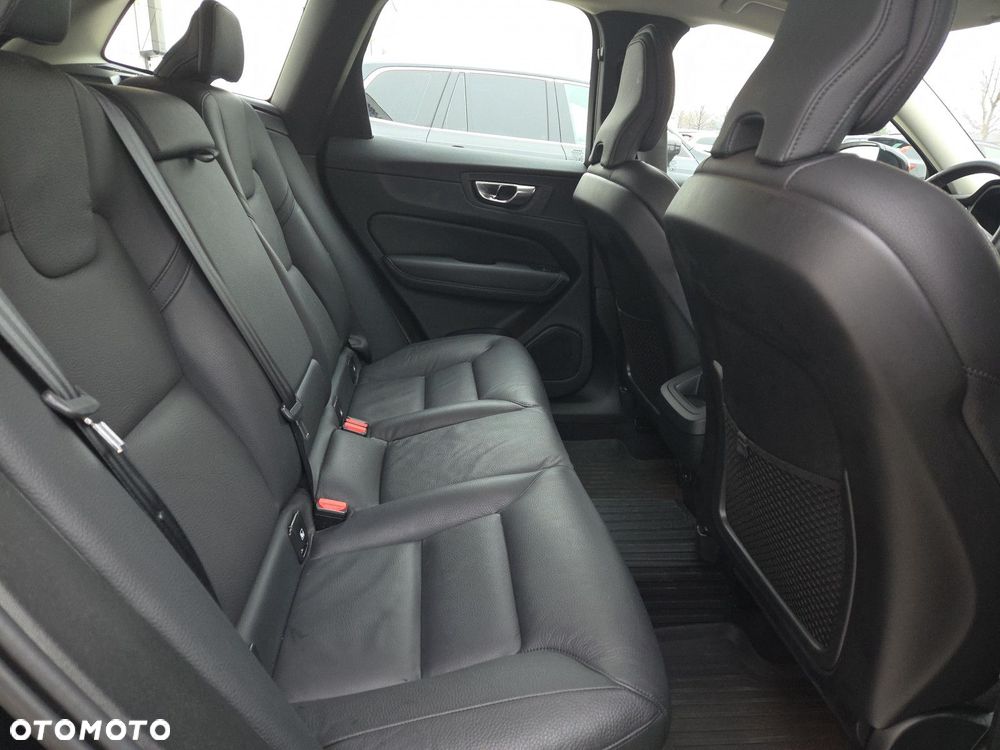 Volvo XC 60 B5 B AWD Plus Dark - 12