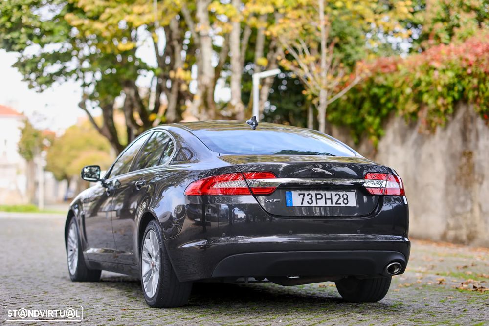 Jaguar XF 2.2 D Premium Luxury - 6