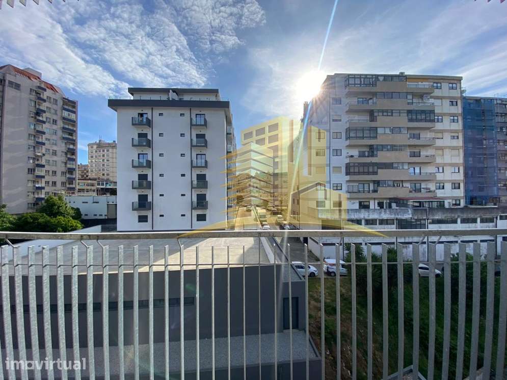 Excelente T0, Novo, Mobilado, em Mafamude, 400 m do El Corte e Metro - Grande imagem: 3/17