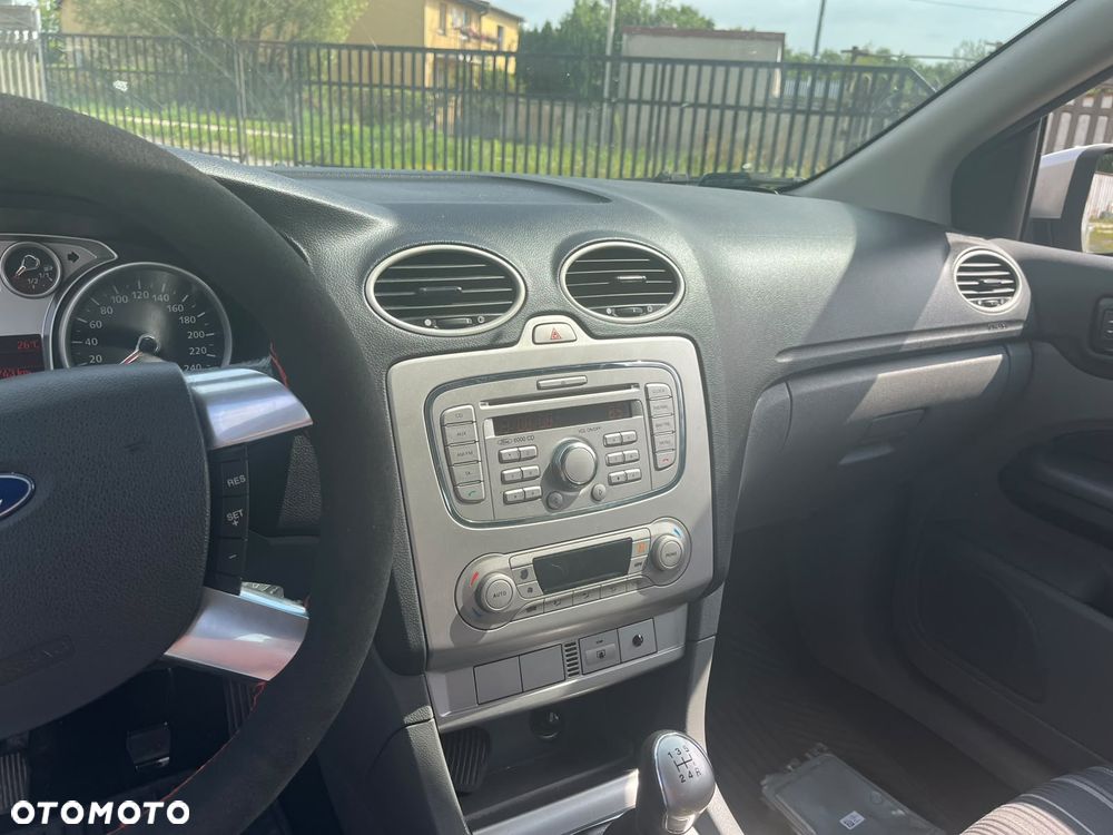Ford Focus 1.8 TDCi Ghia - 8
