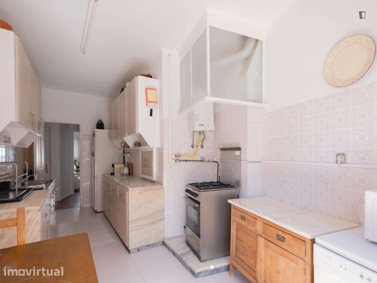 Quarto - localizado em Linda-a-Velha Lisbon - Grande imagem: 3/18