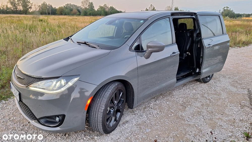 Chrysler Pacifica - 15