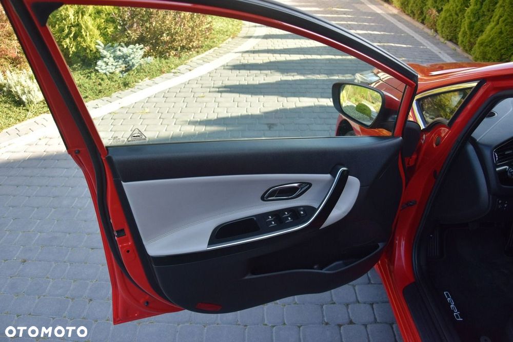 Kia Ceed 1.4 CVVT Dream Team Edition - 15