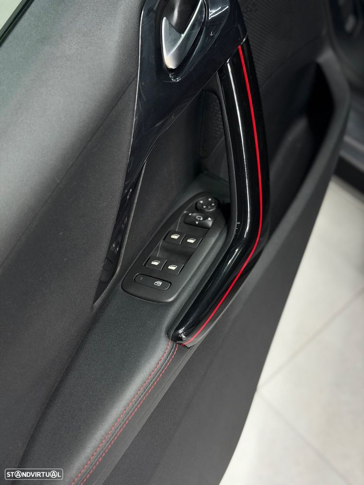 Peugeot 2008 1.2 PureTech GT Line EAT6 - 14