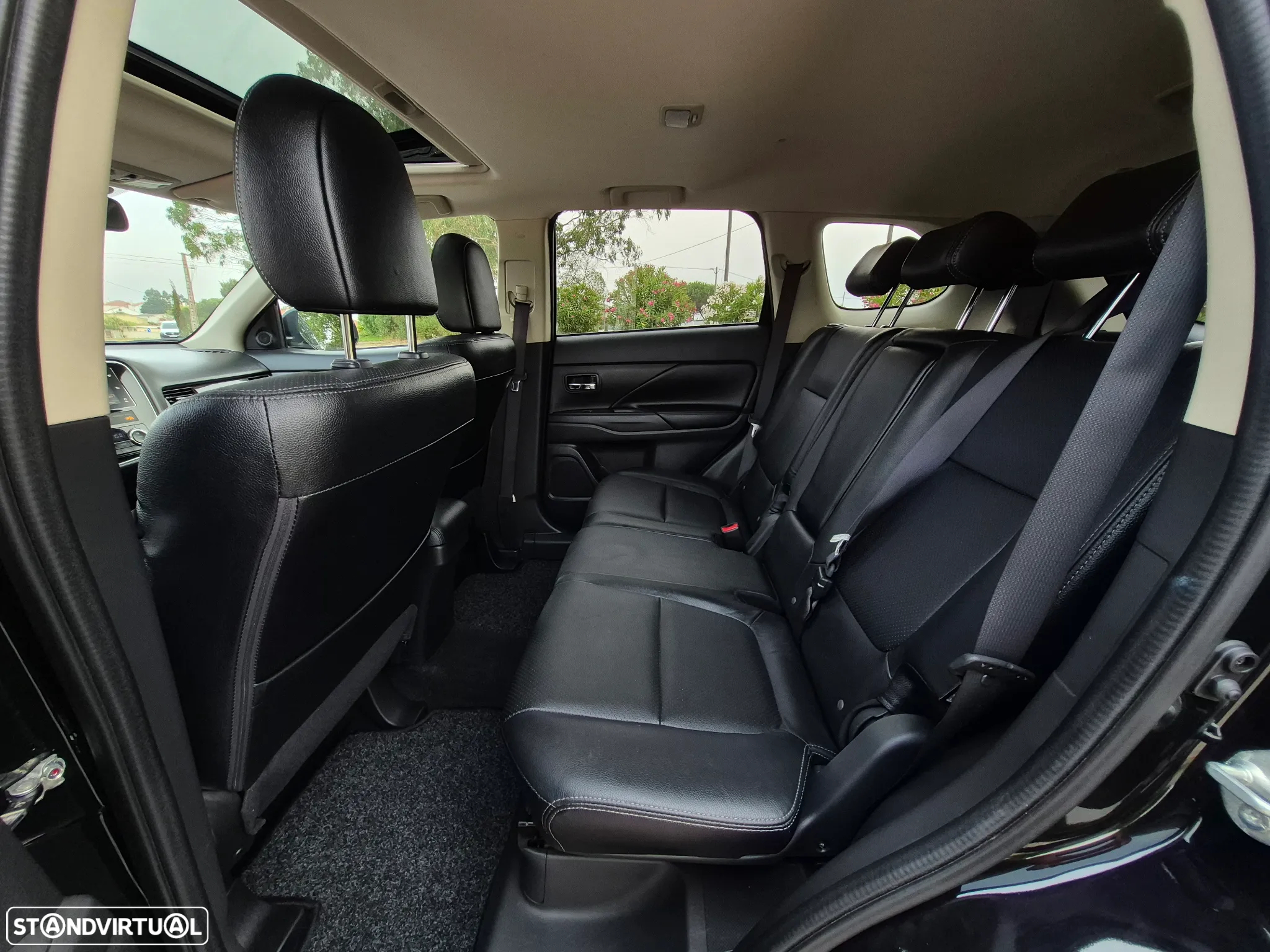 Mitsubishi Outlander 2.2 DI-D Instyle Navi - 28