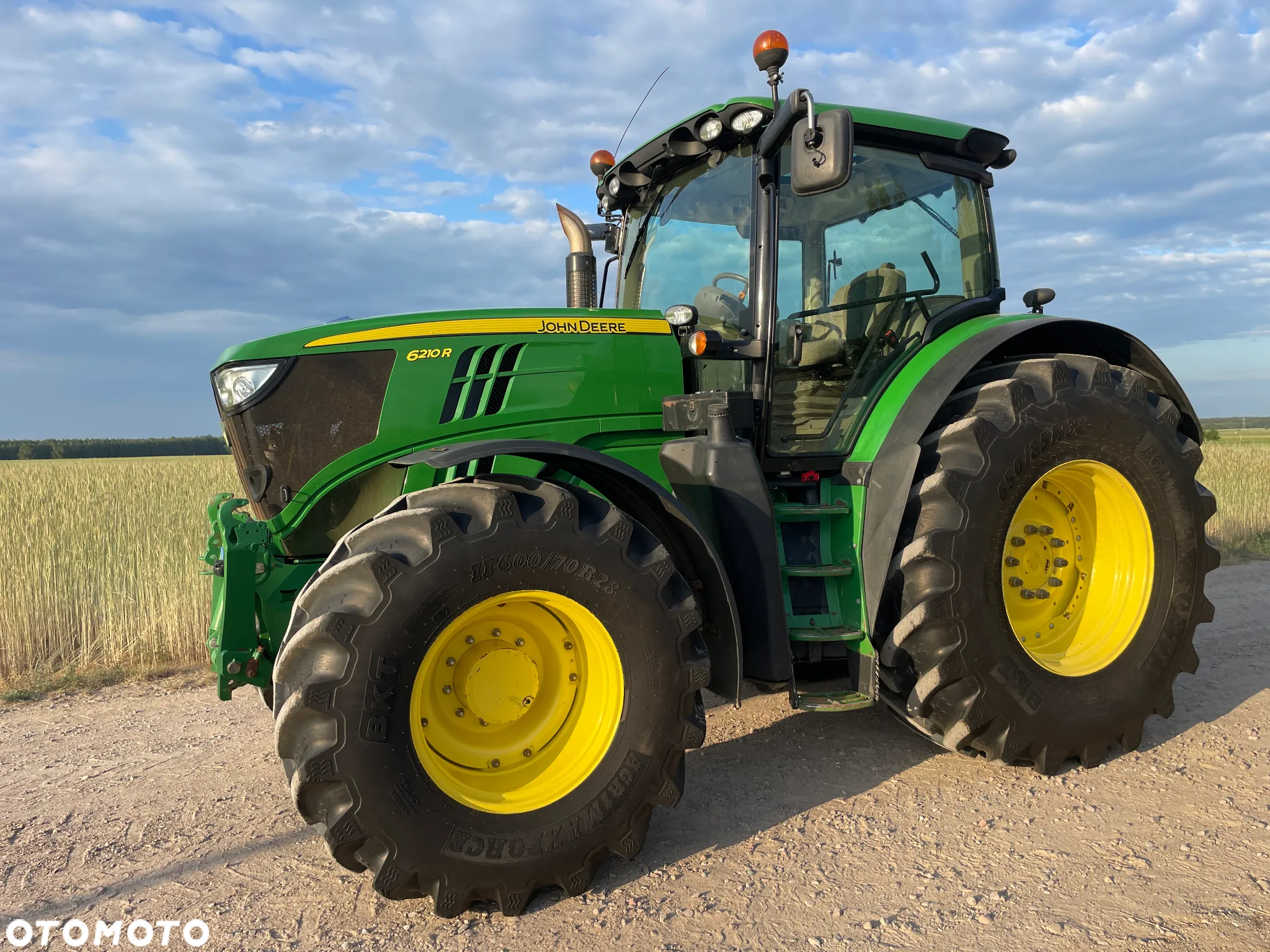 John Deere 6210R - 11