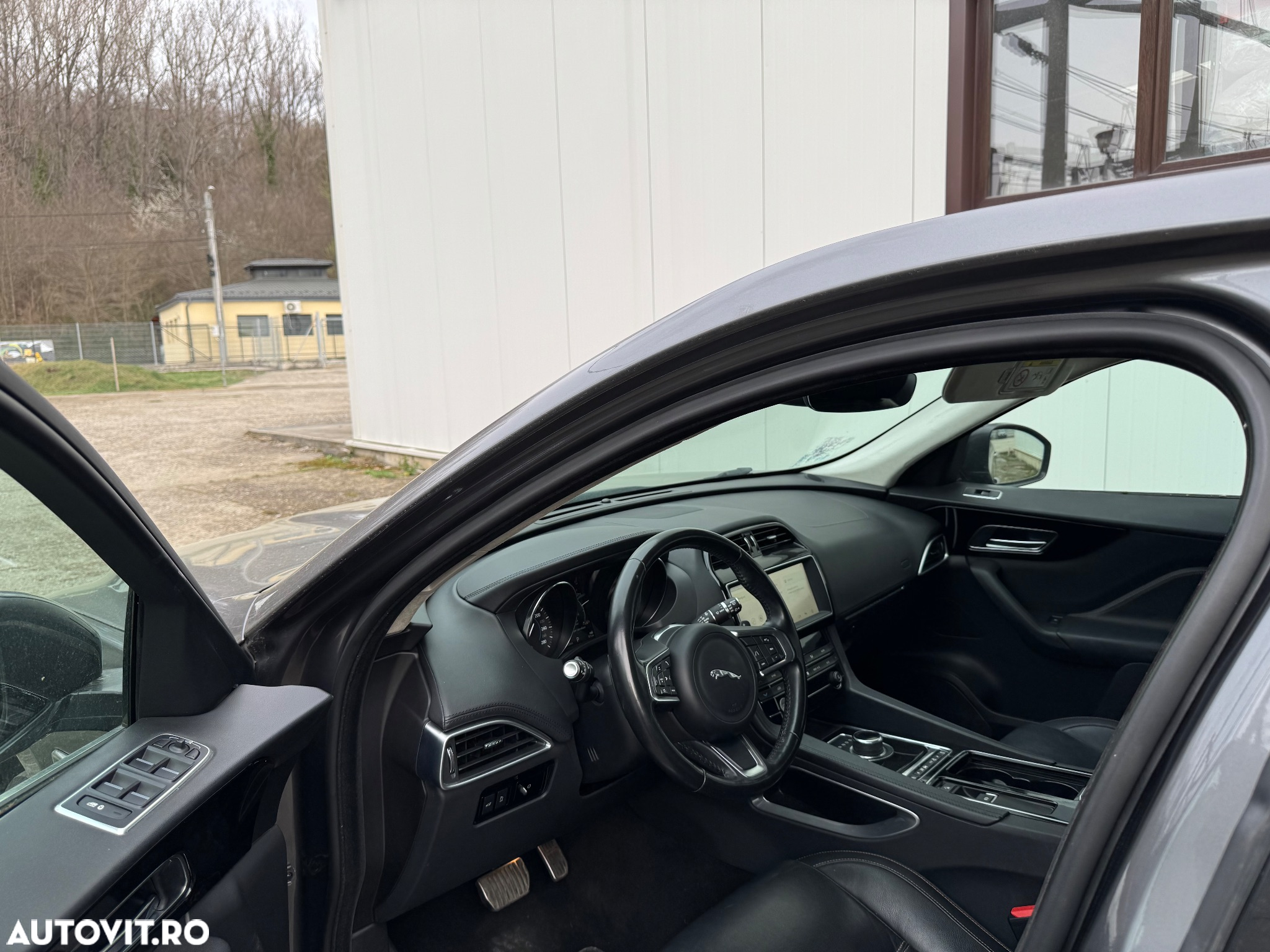 Jaguar F-Pace 20d AWD Aut. Prestige - 8