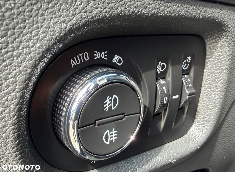 Opel Astra 1.4 Turbo Start/Stop Business - 36