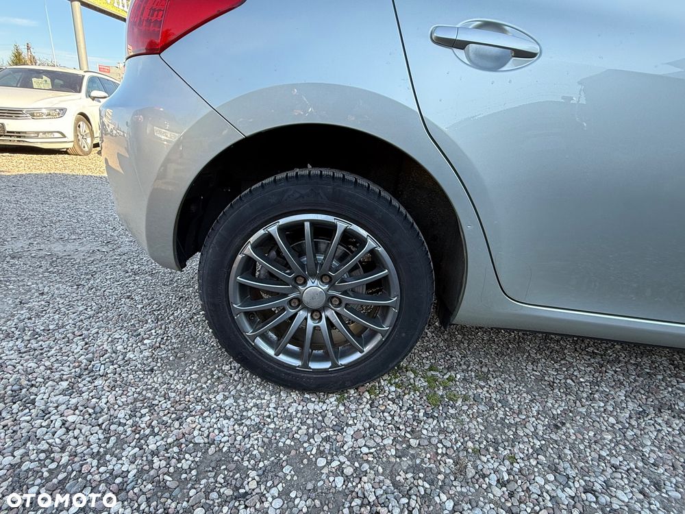 Toyota Auris 1.4 VVT-i Sol - 10