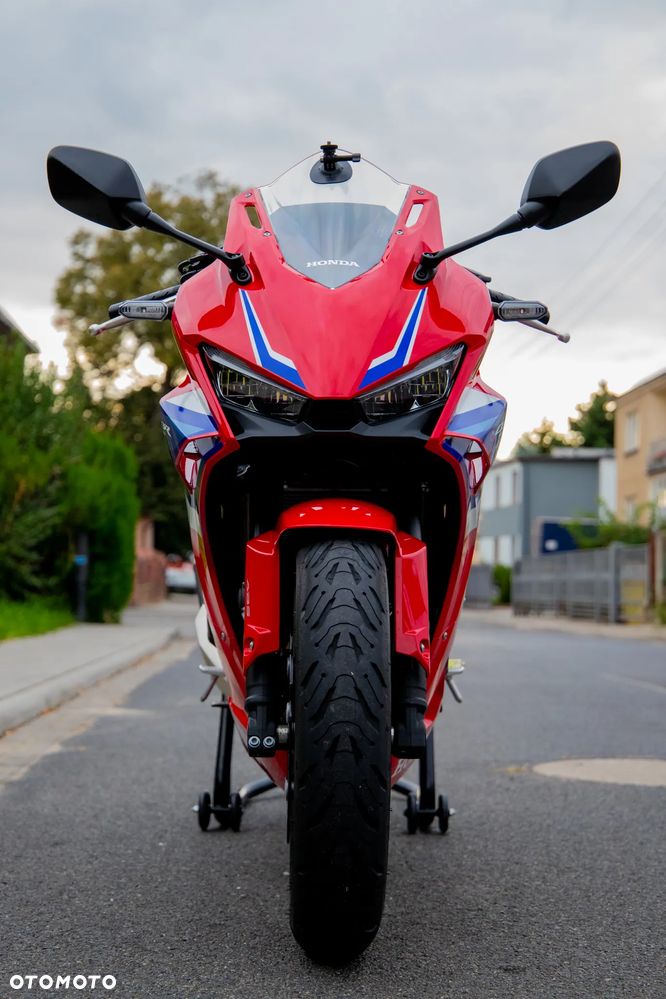 Honda CBR - 32